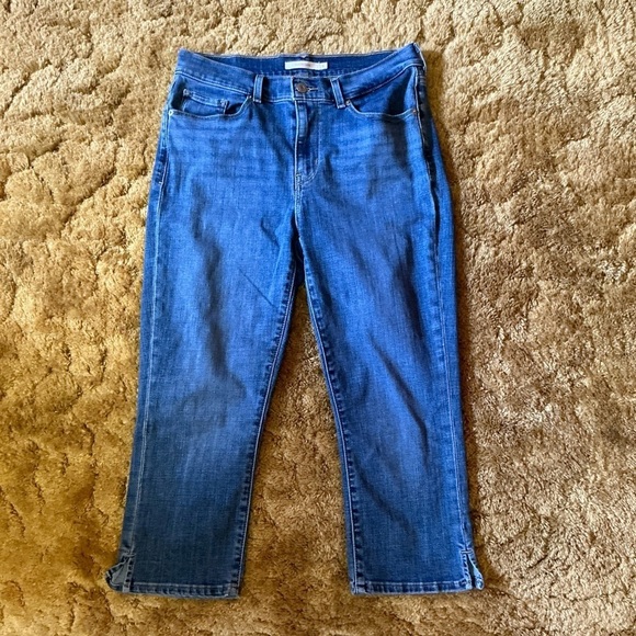 Levi classic faded capris - Picture 4 of 9
